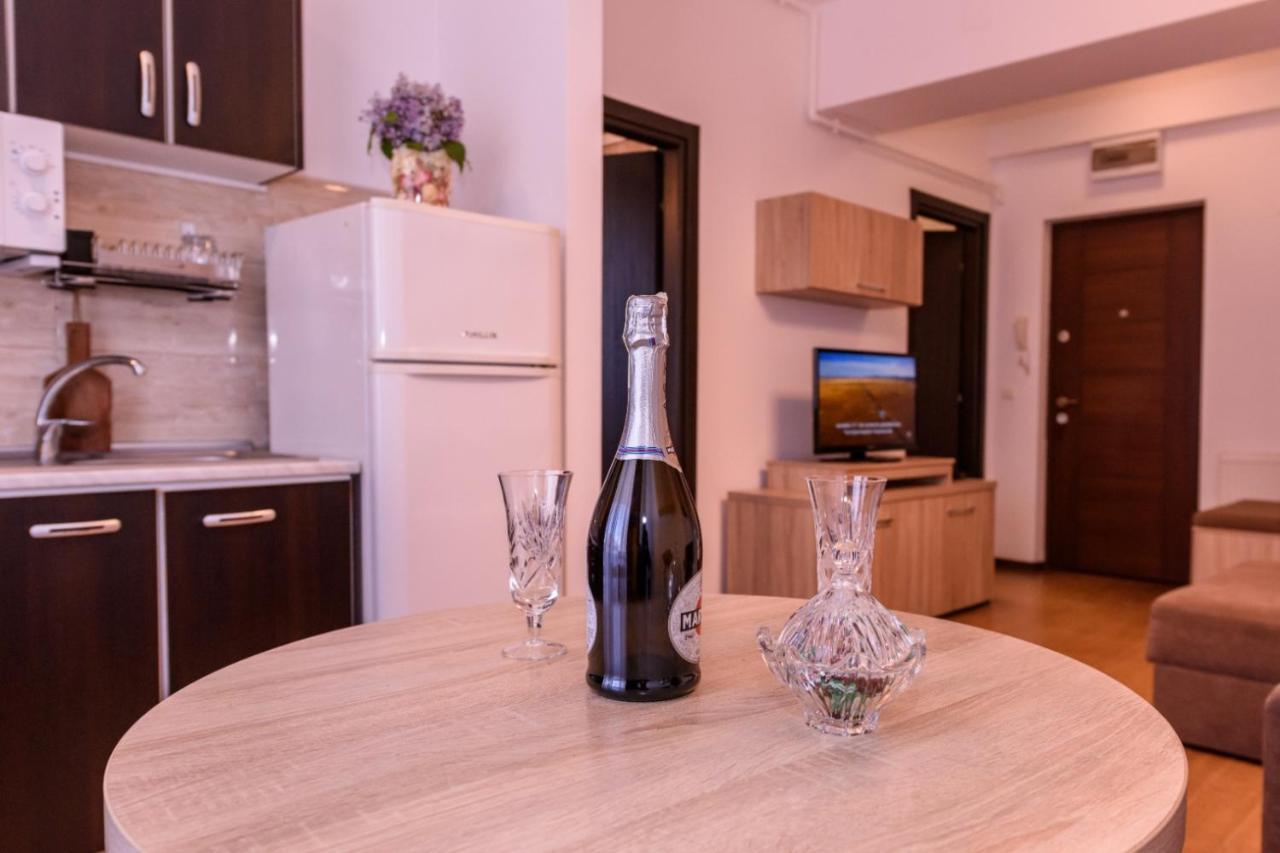 Ferienwohnung Theo Summerland Seaview Mamaia Exterior foto