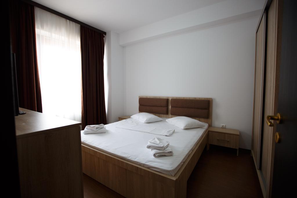 Ferienwohnung Theo Summerland Seaview Mamaia Exterior foto